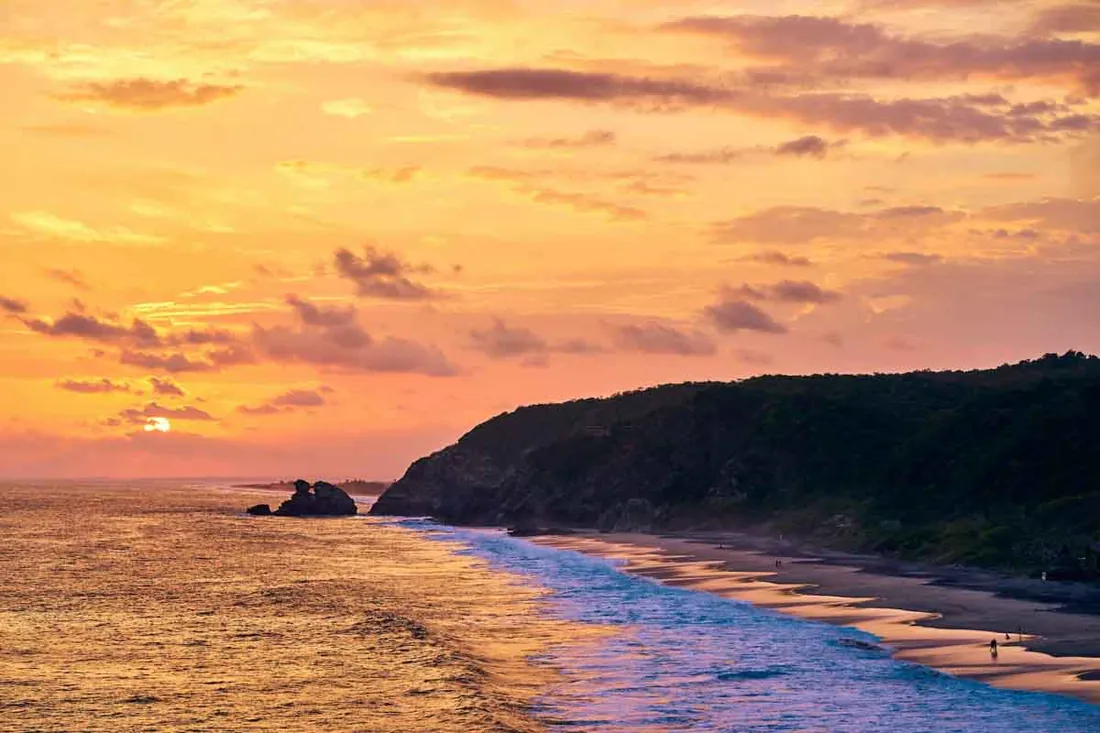 Atardecer desde Punta Cometa sobre playa Mermejita